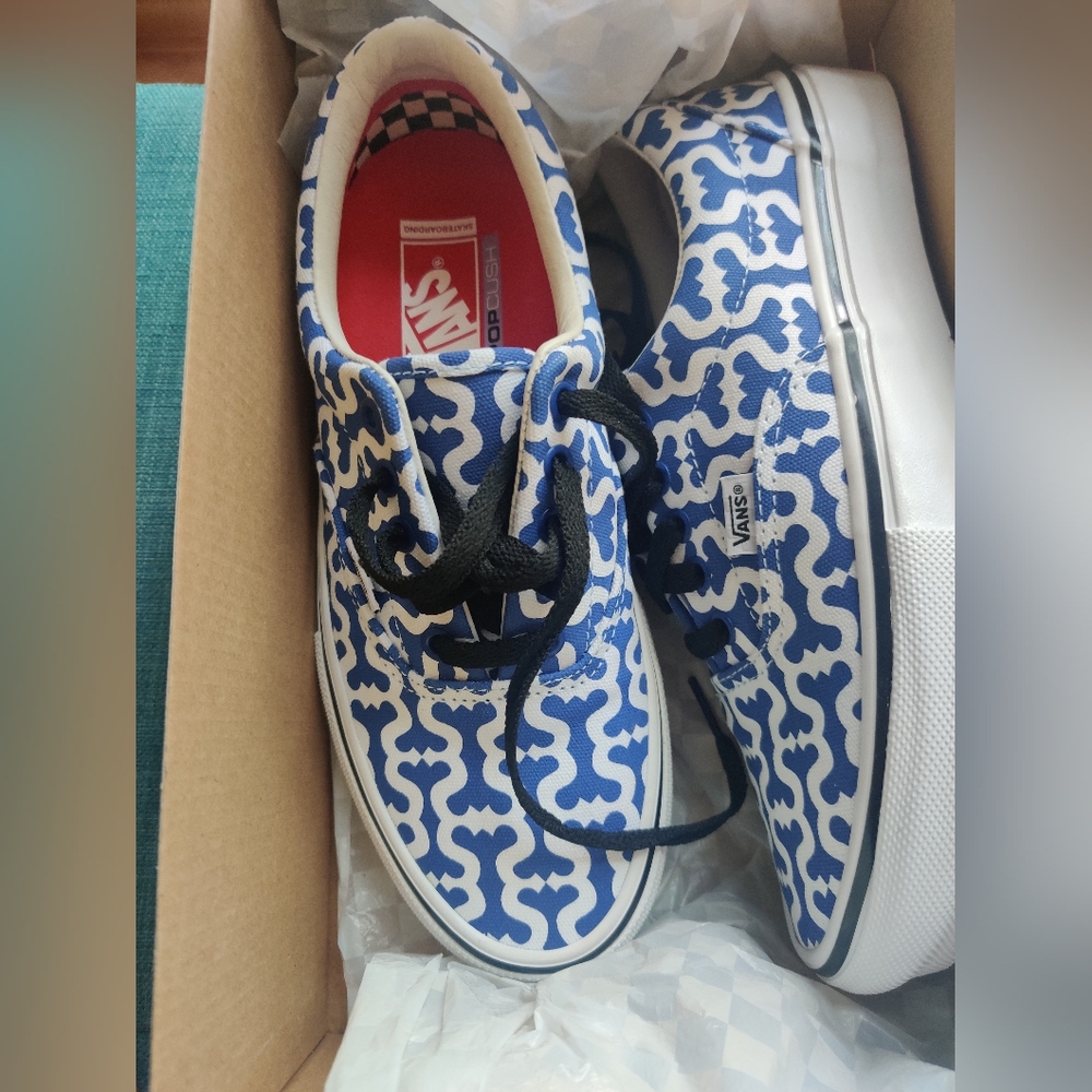 Supreme x Vans Skate Era 'Royal/White' - Limited Edition Drop